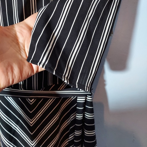 Tahari black and white striped dress size 6 - Picture 4 of 7